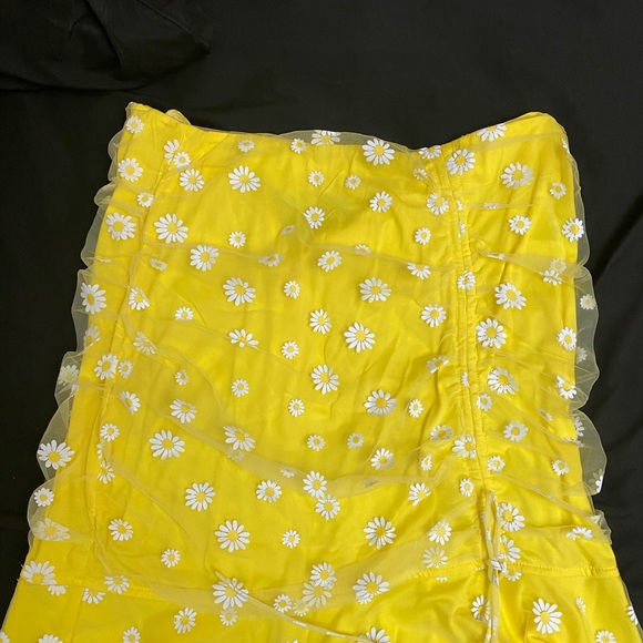 Yellow flower set - Picture 3 of 4